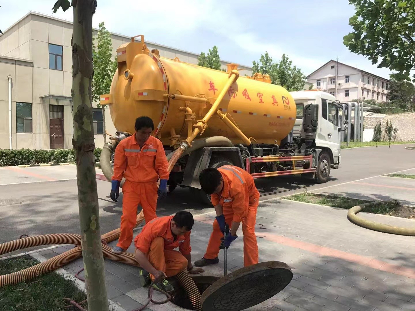 舞钢化粪池清理与5-8吨吸粪车施工效率分析